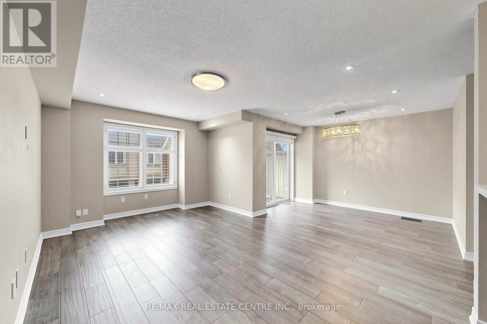 17 - 362 Plains Road E, Burlington, Ontario  L7T 0A4 - Photo 4 - W12880470
