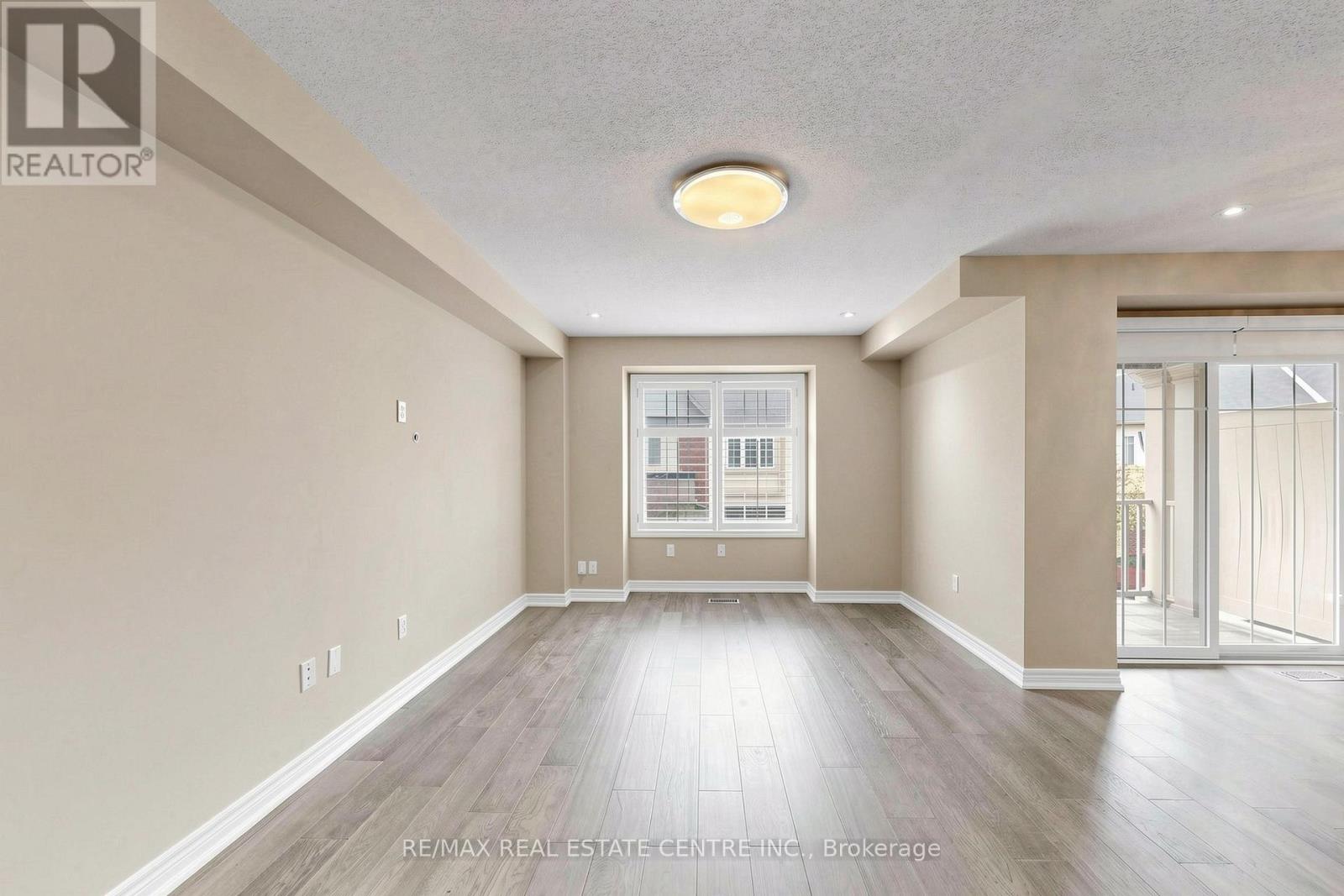 17 - 362 Plains Road E, Burlington, Ontario  L7T 0A4 - Photo 5 - W12880470
