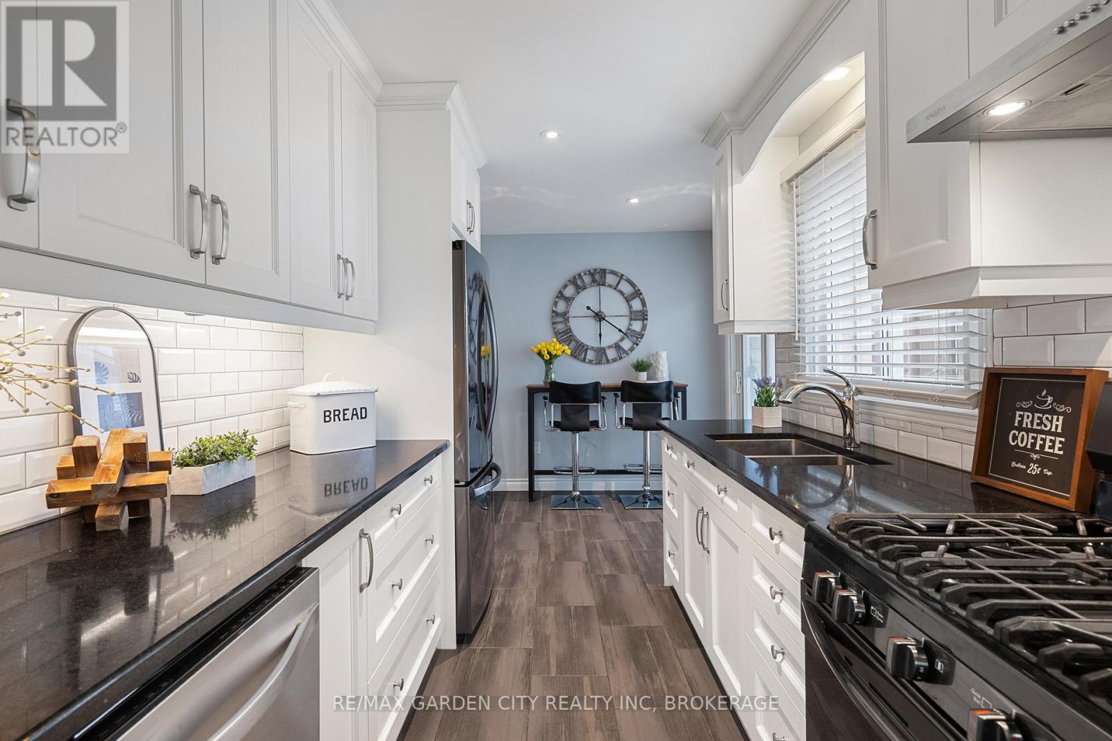 28 Fox Trail Drive, St. Catharines, Ontario  L2S 3T7 - Photo 18 - X13076674