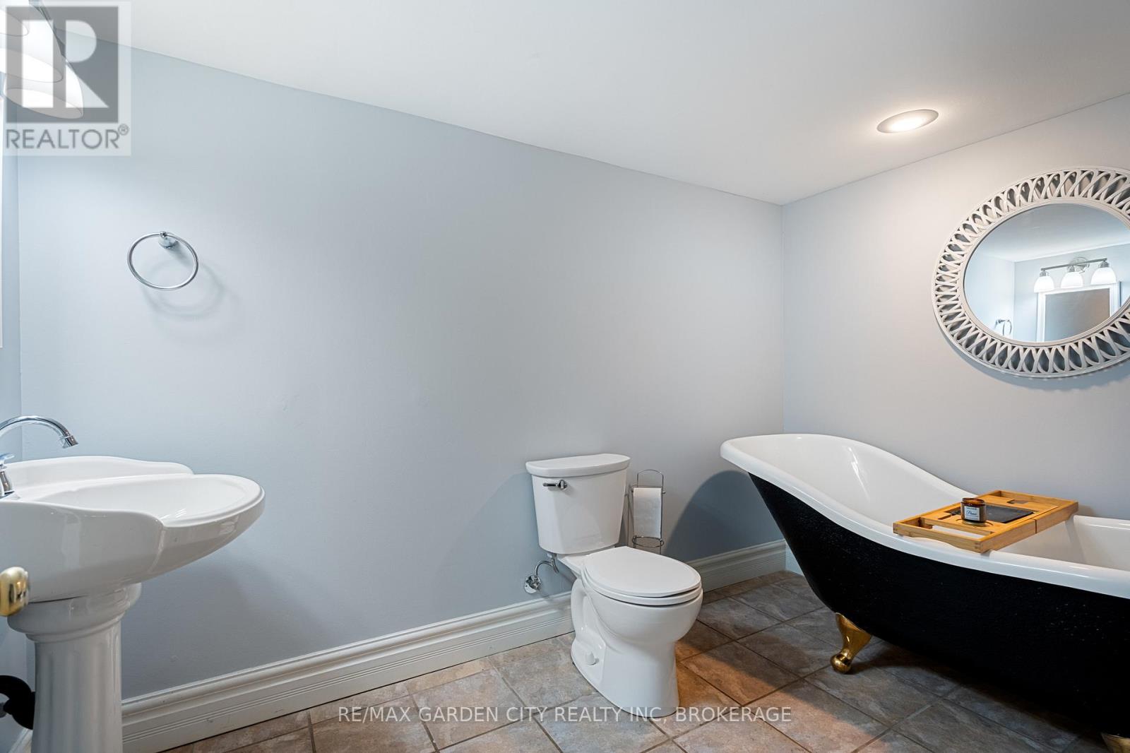 28 Fox Trail Drive, St. Catharines, Ontario  L2S 3T7 - Photo 31 - X13076674