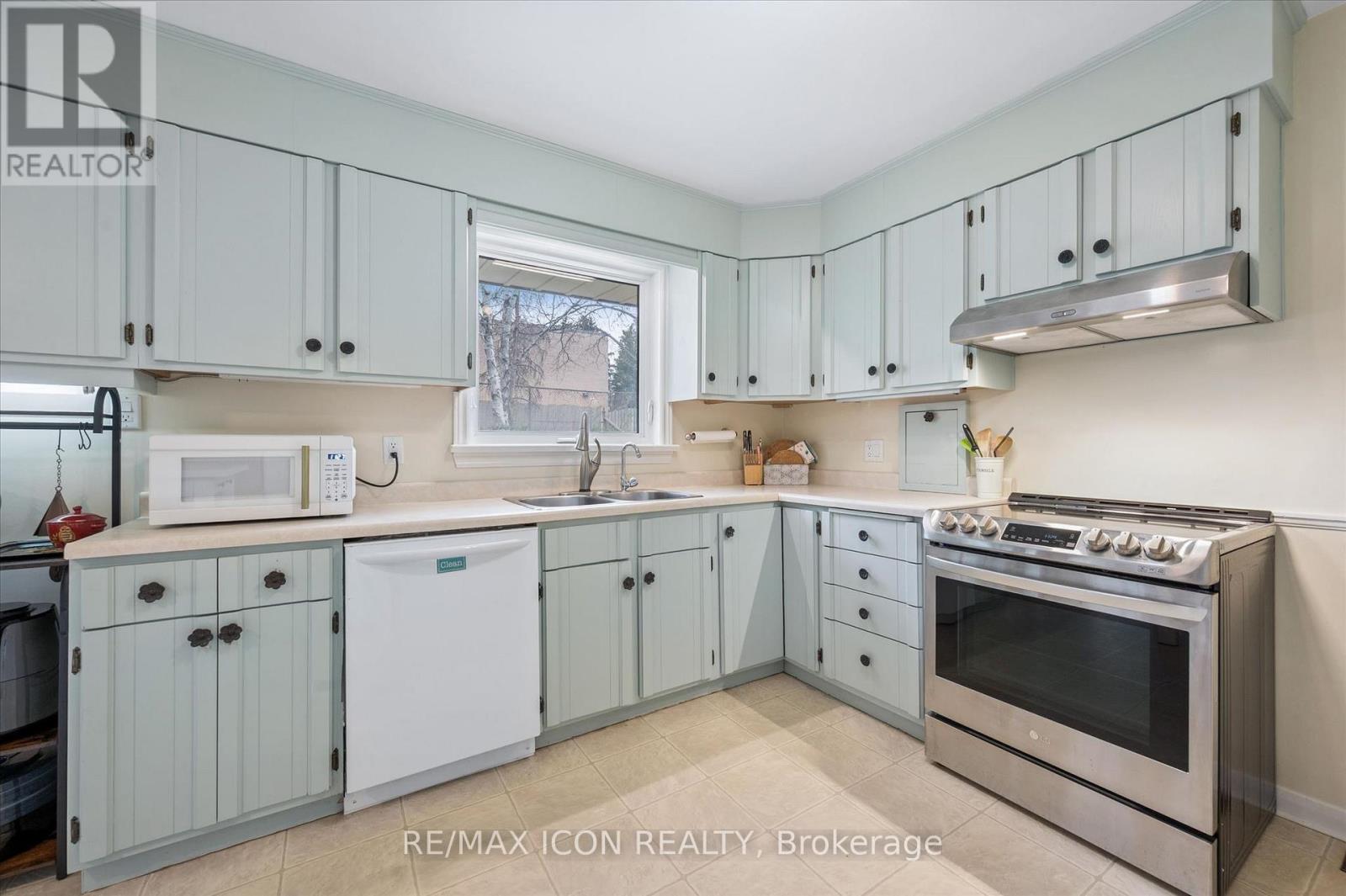 20 Katherine Crescent, Kitchener, Ontario  N2M 2K1 - Photo 9 - X13076594