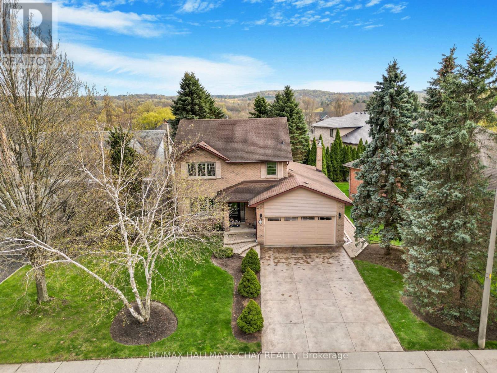 22 Giffin Road, Hamilton, Ontario  L9H 6S5 - Photo 4 - X13076618