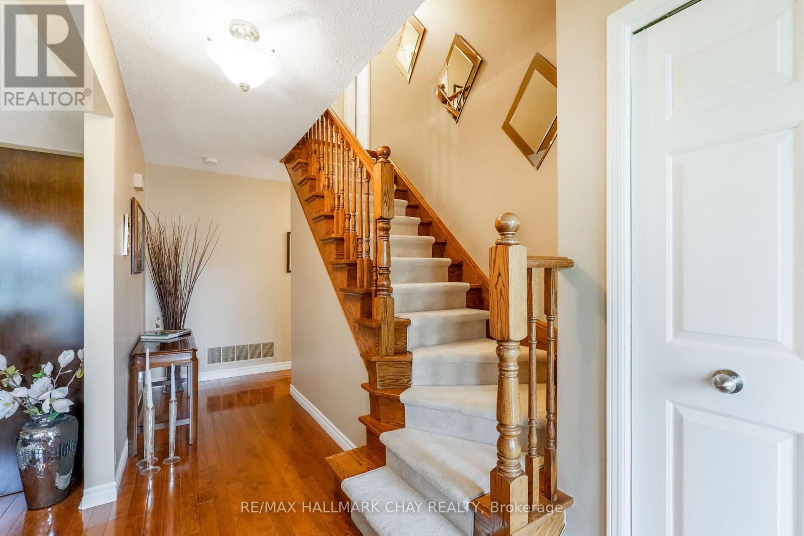 22 Giffin Road, Hamilton, Ontario  L9H 6S5 - Photo 6 - X13076618
