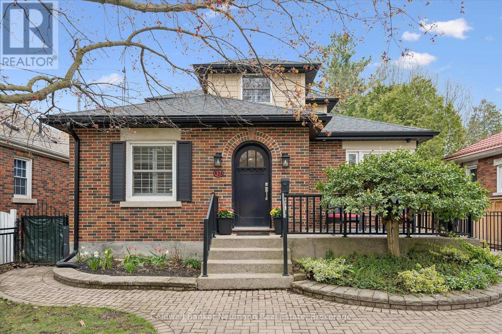 37 PARKHOLM AVENUE, Guelph, Ontario