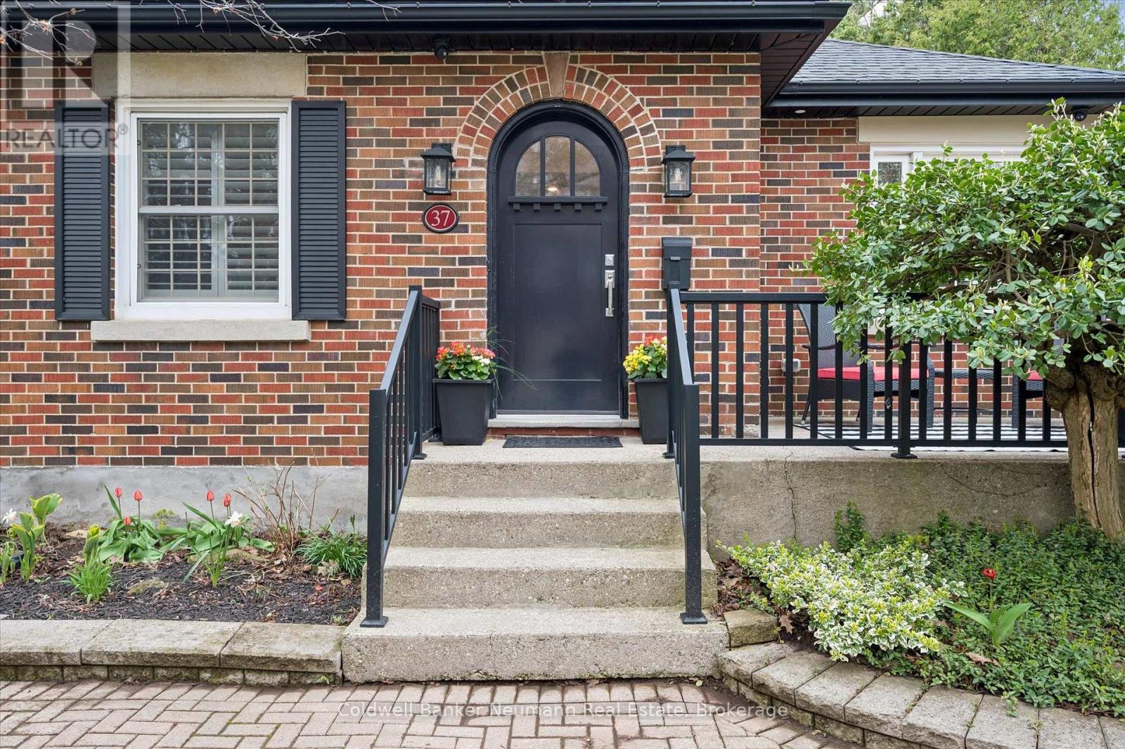 37 Parkholm Avenue, Guelph, Ontario  N1E 2S4 - Photo 3 - X13076728