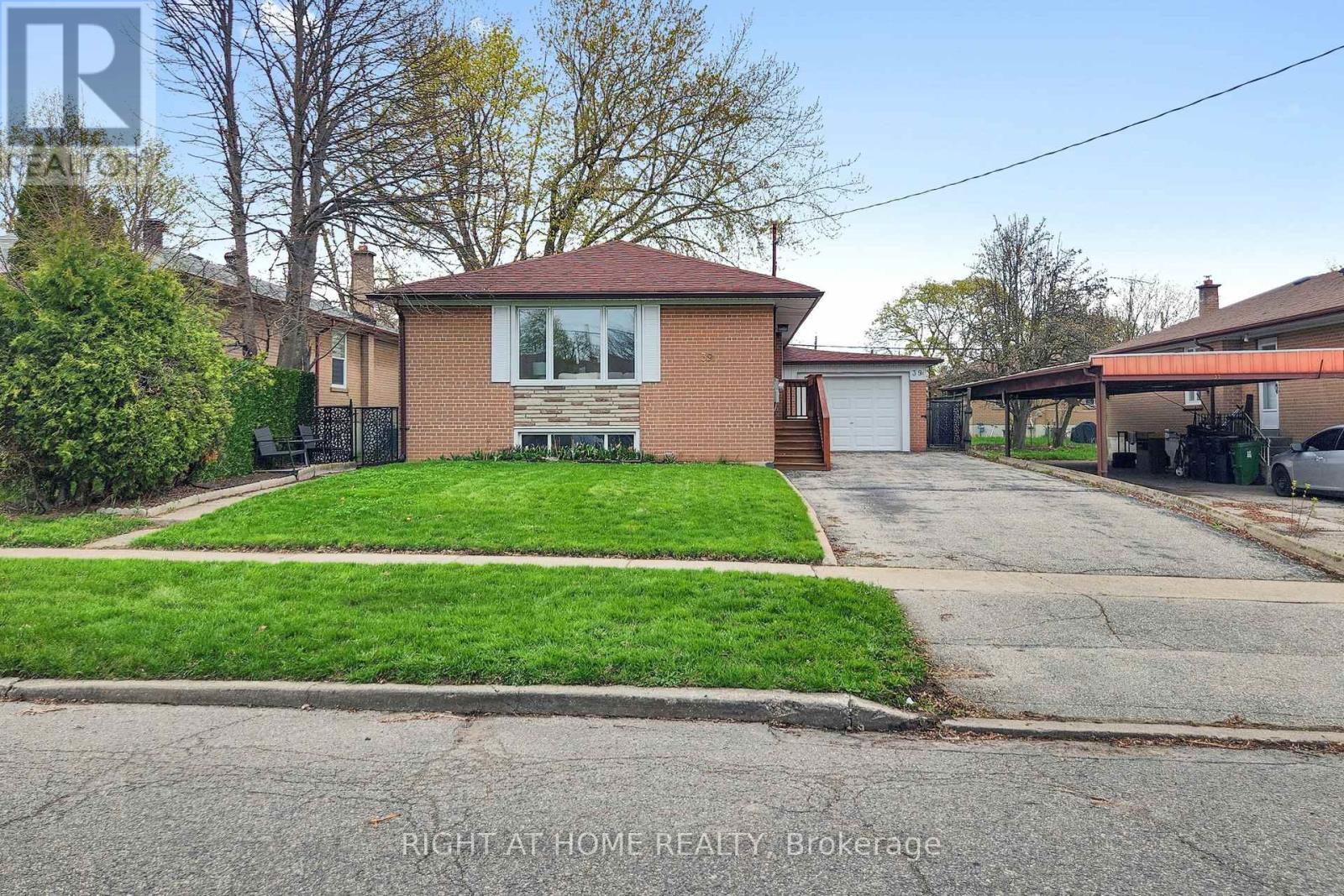 39 Sancrest Drive, Toronto, Ontario  M1P 4A6 - Photo 2 - E13076692