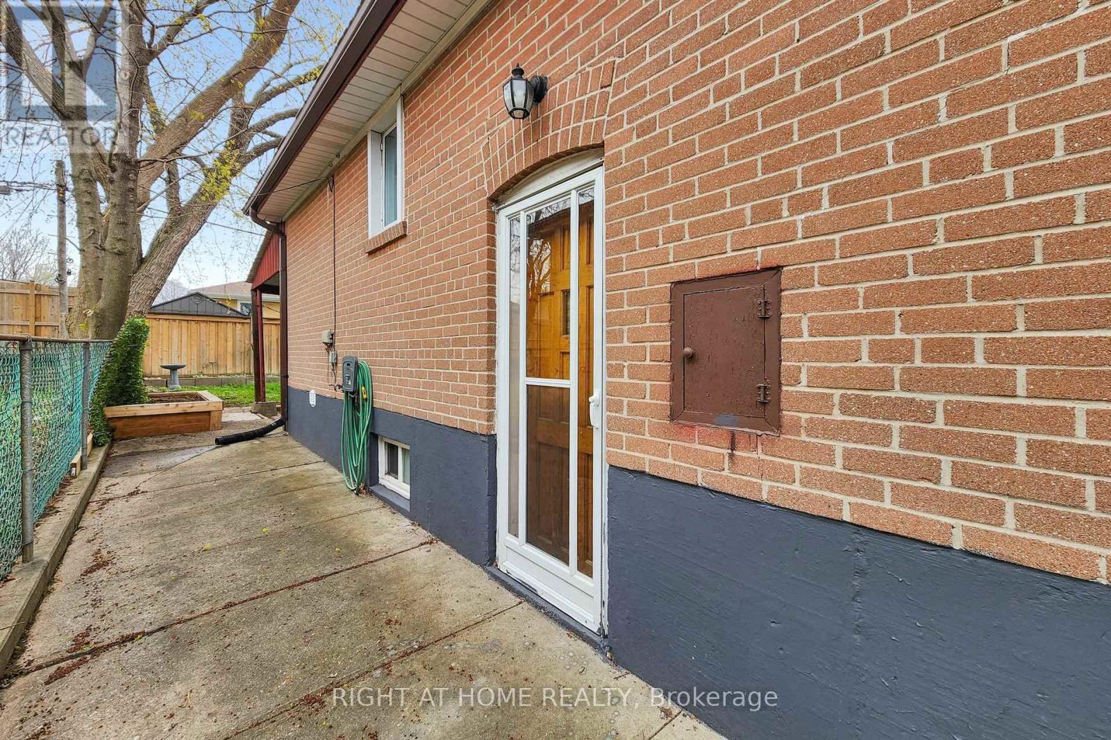 39 Sancrest Drive, Toronto, Ontario  M1P 4A6 - Photo 46 - E13076692