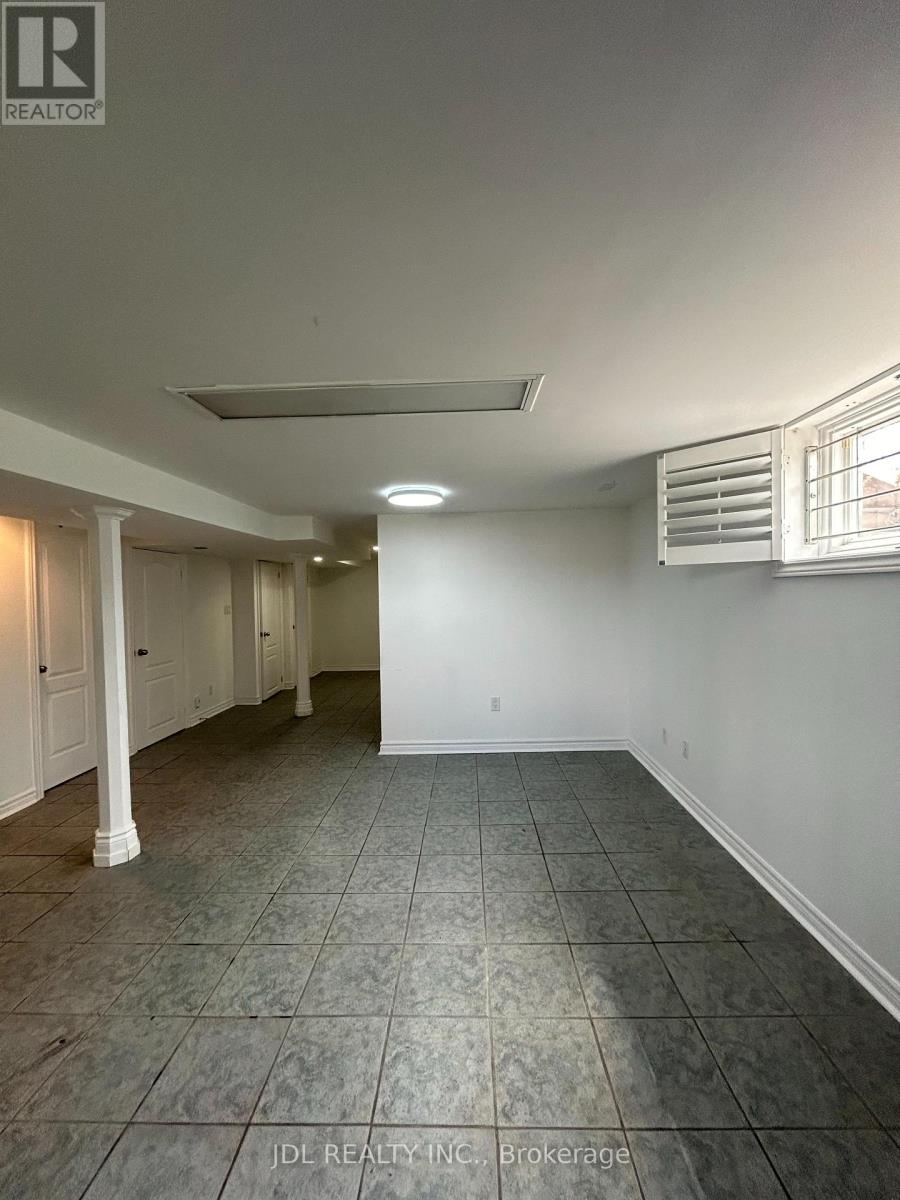 Bsmt Suite A - 2 Kellyvale Rd Road, Toronto, Ontario  M1R 3M3 - Photo 2 - E13076706
