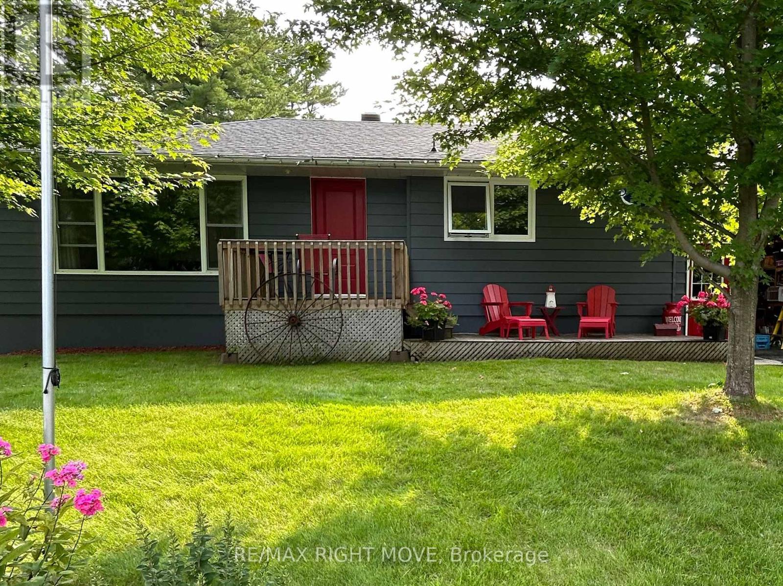 63 Fourth Street, Orillia, Ontario  L3V 4T9 - Photo 2 - S13076630