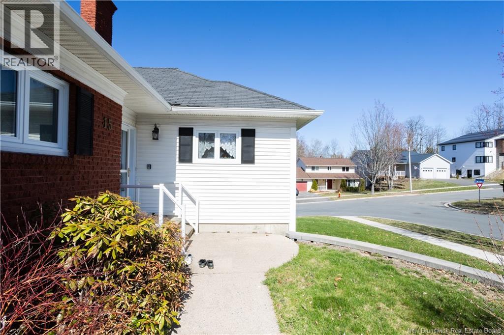 15 Talisman Crescent, Fredericton, New Brunswick  E3C 1L9 - Photo 2 - NB138407