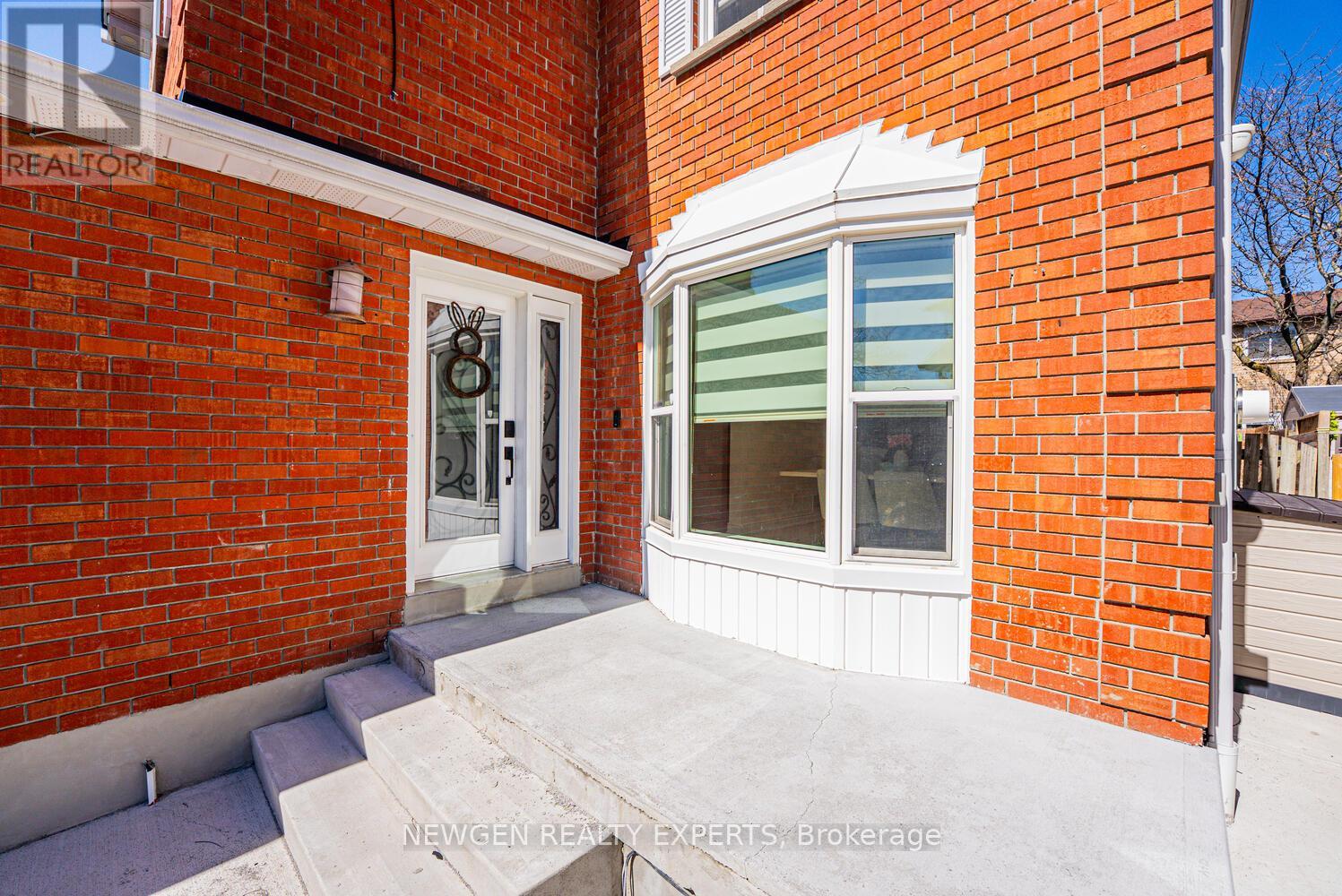 19 Stillwater Crescent, Brampton, Ontario  L6X 3K6 - Photo 4 - W13076734