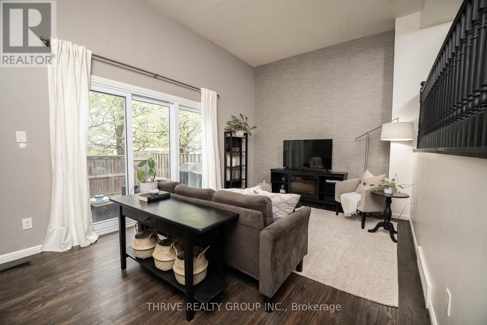 70 - 300 Sandringham Crescent, London South, Ontario  N6C 5B4 - Photo 2 - X13076788