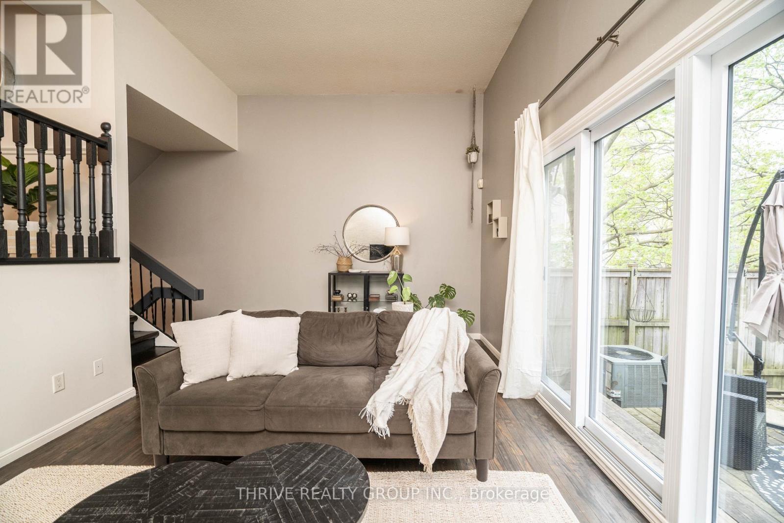 70 - 300 Sandringham Crescent, London South, Ontario  N6C 5B4 - Photo 5 - X13076788