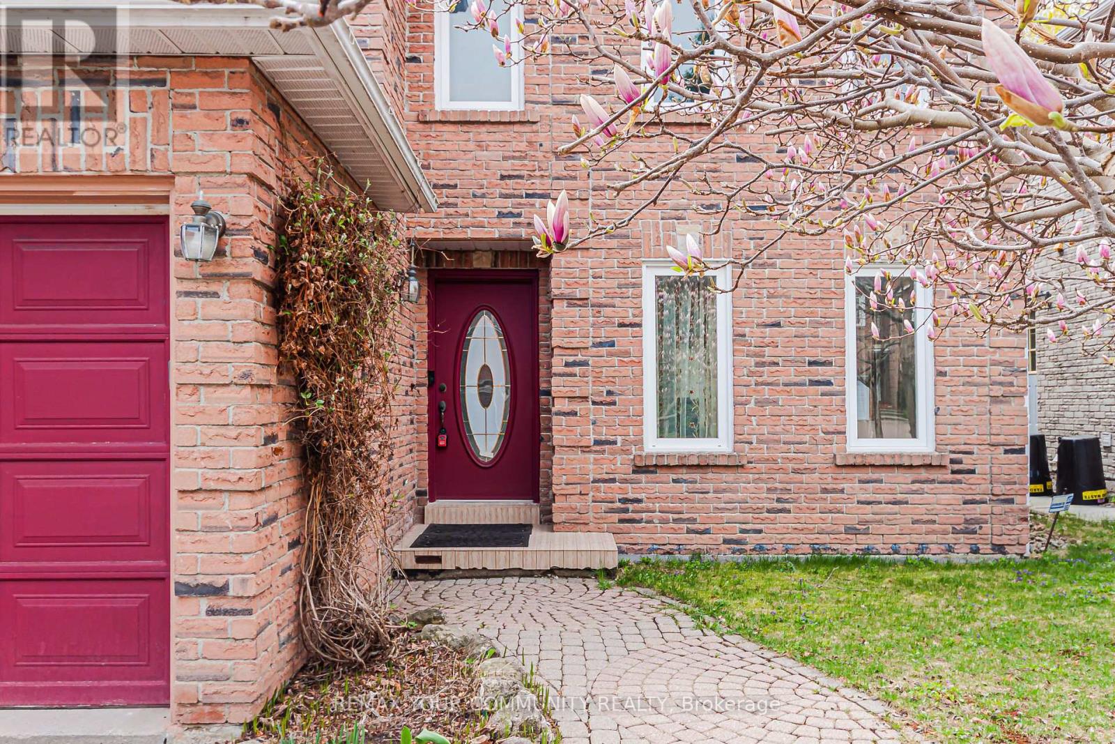 47 Elmsley Drive, Richmond Hill, Ontario  L4C 8N7 - Photo 2 - N12963268