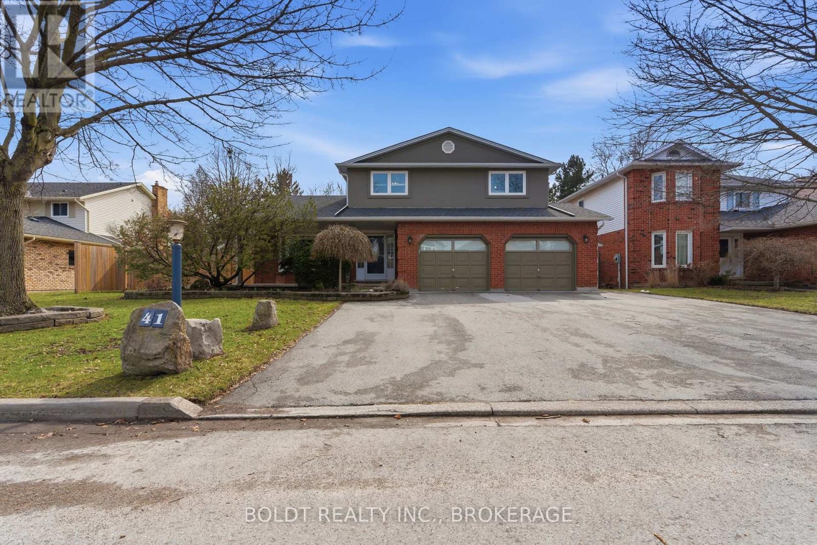 41 Farmington Drive, St. Catharines, Ontario  L2S 3G1 - Photo 2 - X12886830