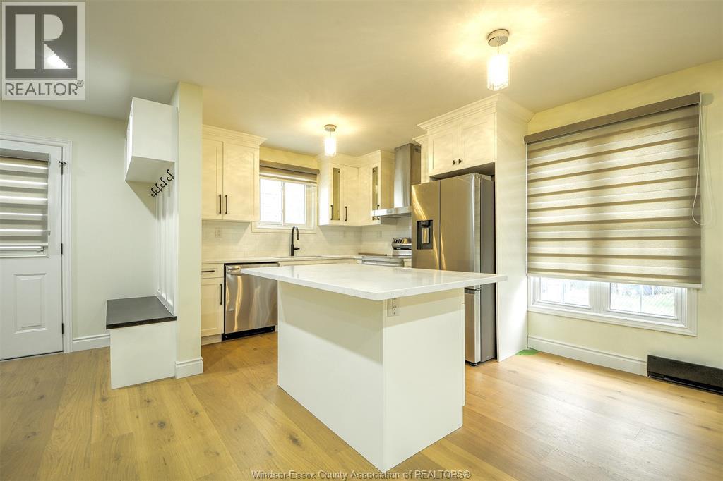 1395 BAYSWATER CRESCENT, Windsor, Ontario