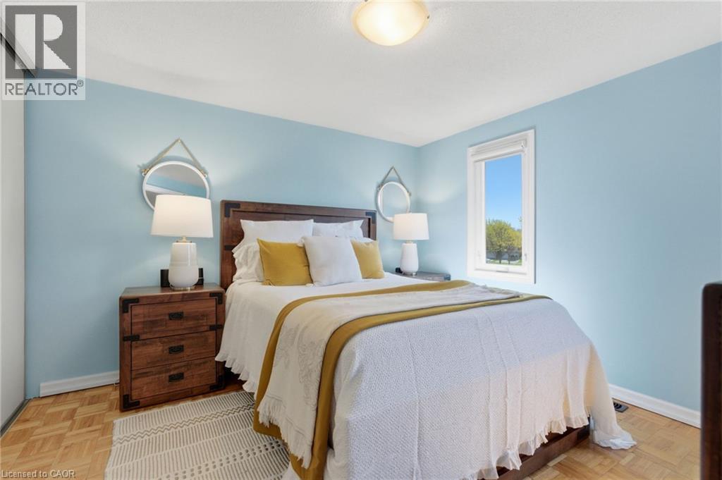 2376 Brunswick Court, Burlington, Ontario  L7P 4P2 - Photo 16 - 40825113