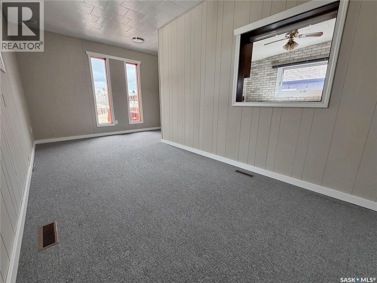 604 Sussex Avenue, Esterhazy, Saskatchewan  S0A 0X0 - Photo 5 - SK034538
