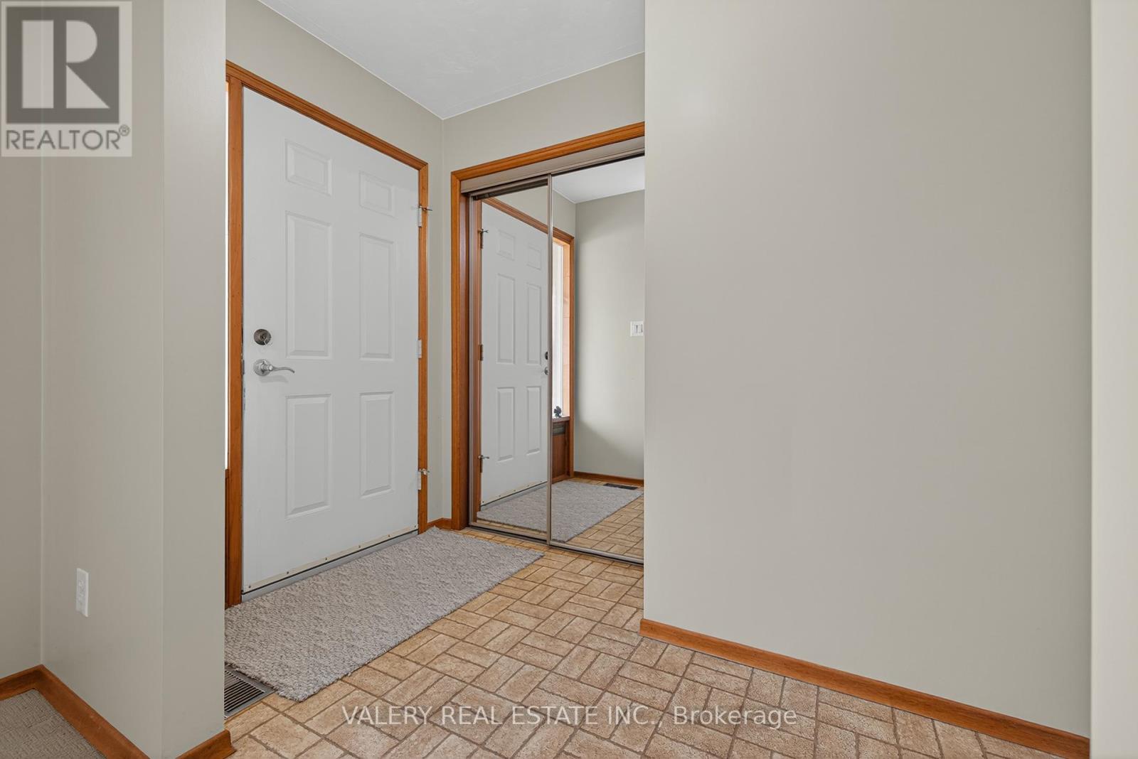 2063 Old Mill Road, Kitchener, Ontario  N2P 1E4 - Photo 3 - X13076772