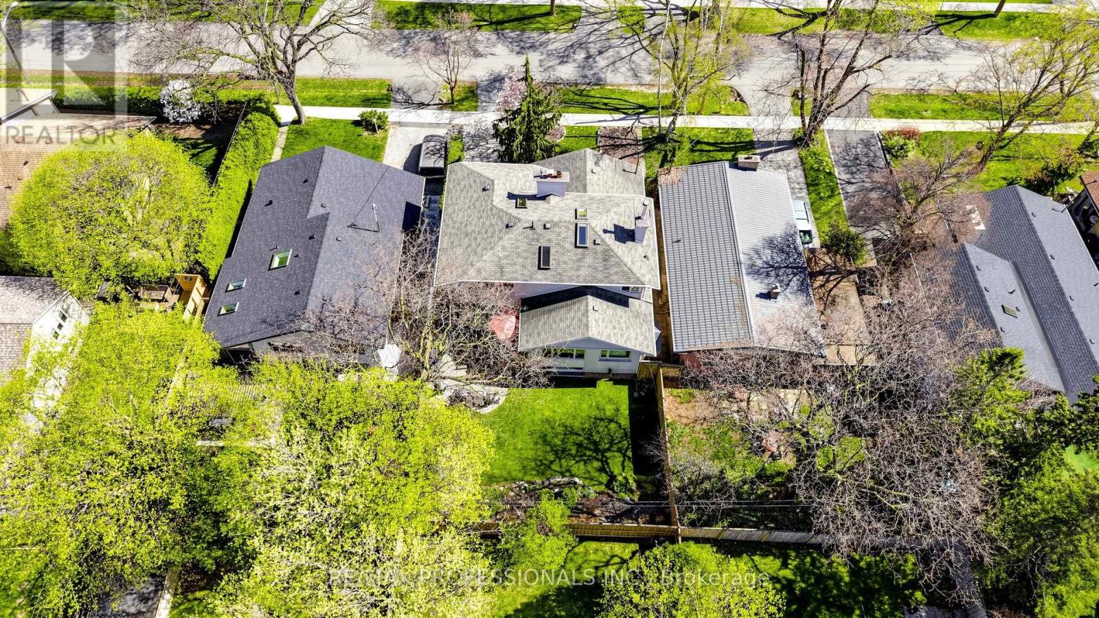 6 Hedges Boulevard, Toronto, Ontario  M9B 3C2 - Photo 32 - W13061666