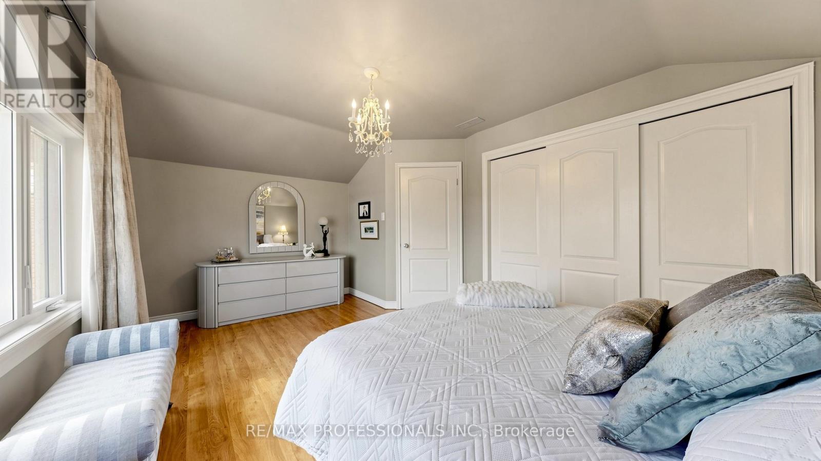 6 Hedges Boulevard, Toronto, Ontario  M9B 3C2 - Photo 19 - W13061666