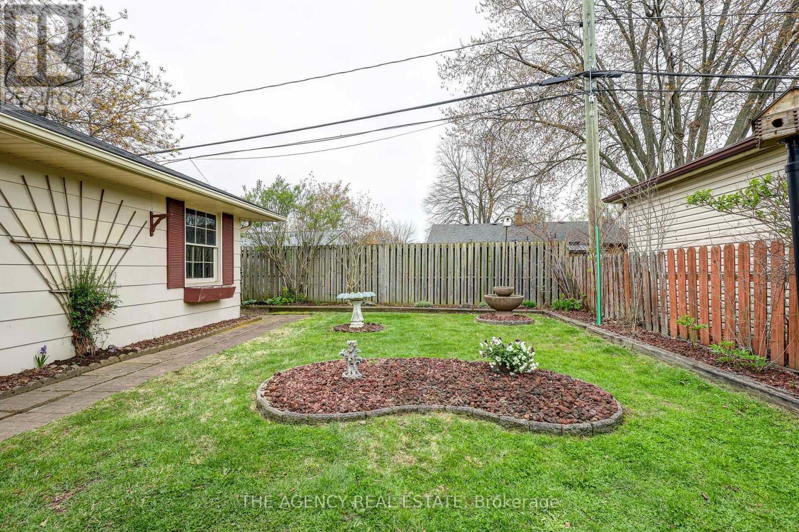 57 Laurentian Drive S, London East, Ontario  N5W 1N8 - Photo 45 - X13076874
