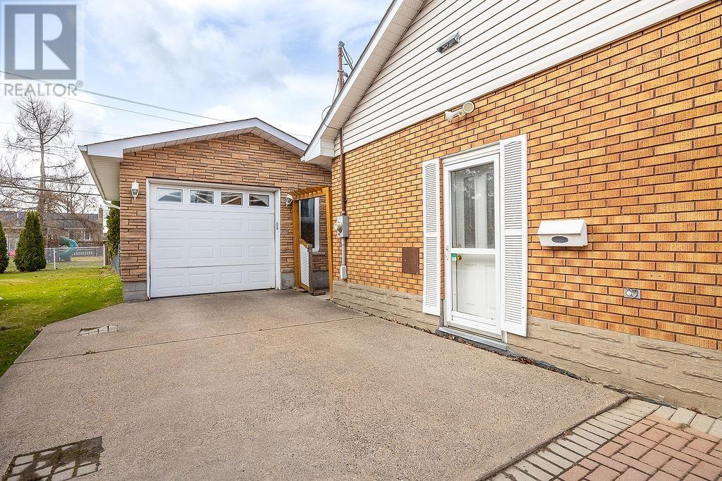 174 Palace Dr, Sault Ste. Marie, Ontario  P6B 5H5 - Photo 3 - SM260846