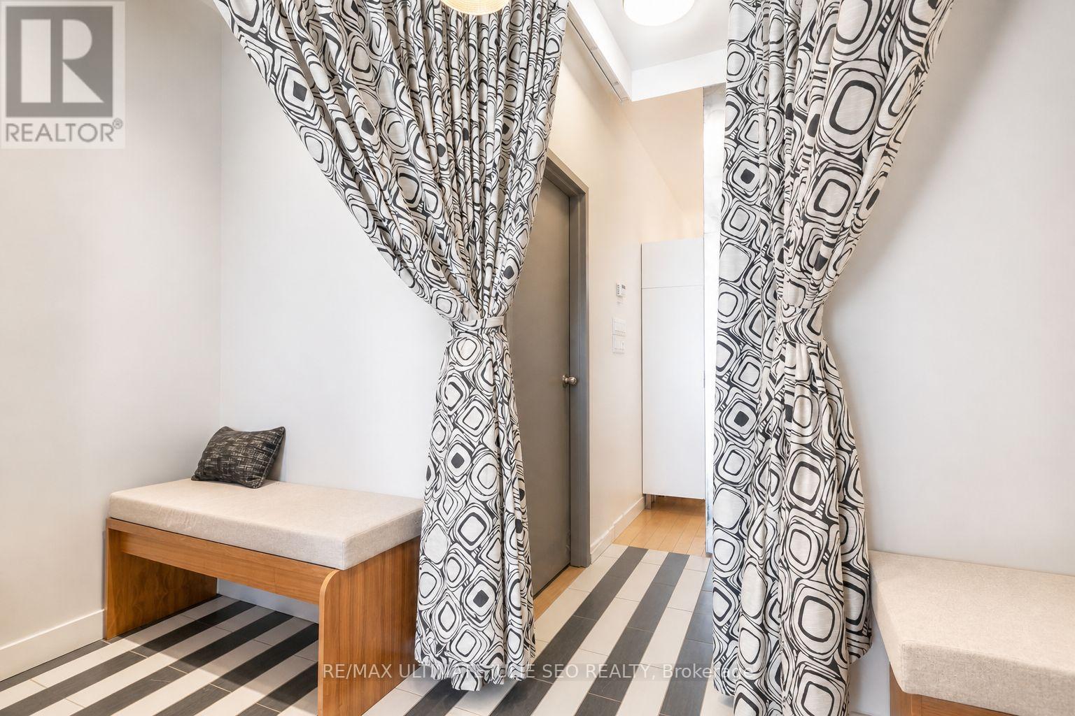 Main Floor - 812 Dundas Street W, Toronto, Ontario  M6J 1V3 - Photo 11 - C13076948