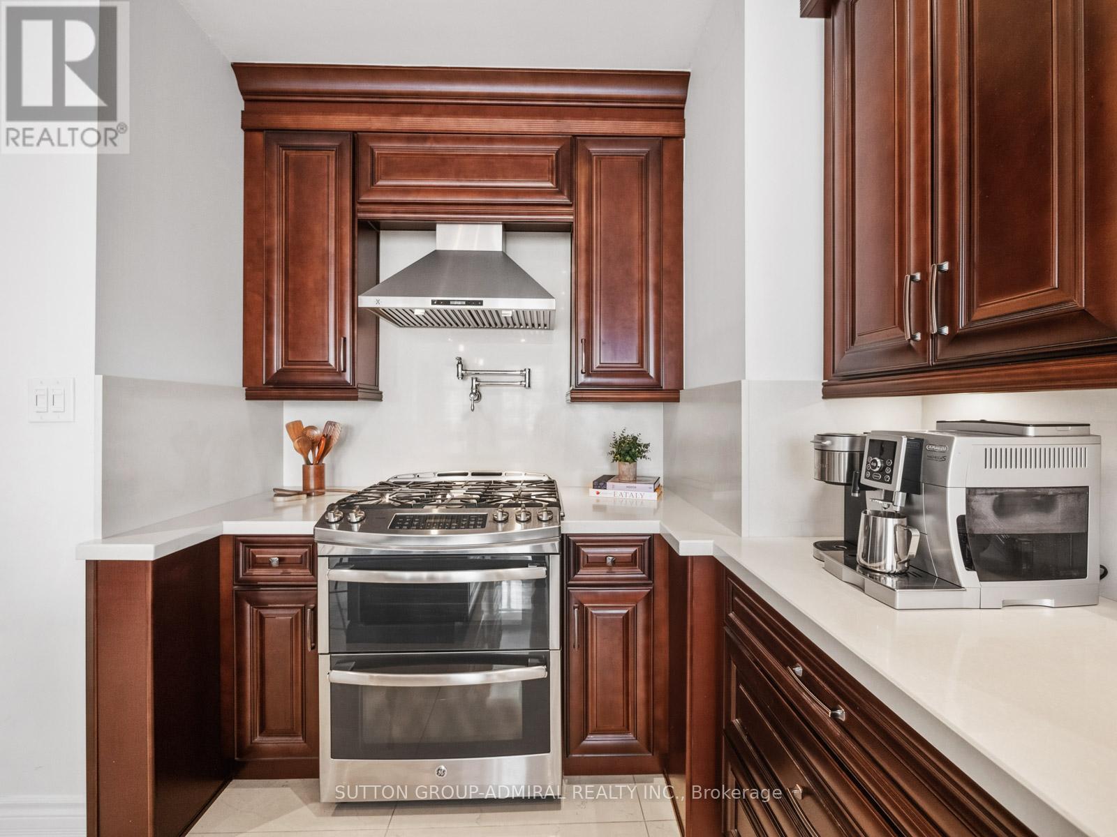 6 Colton Crescent S, Vaughan, Ontario  L4L 3L7 - Photo 16 - N13076880