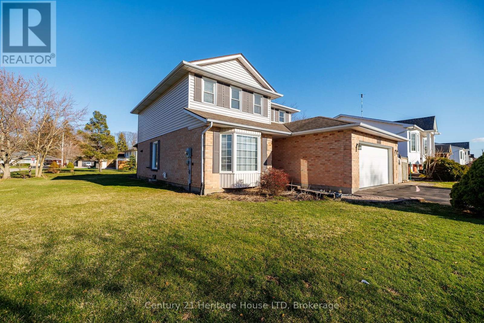 3722 Sussex Lane, Fort Erie, Ontario  L0S 1S0 - Photo 2 - X12730892