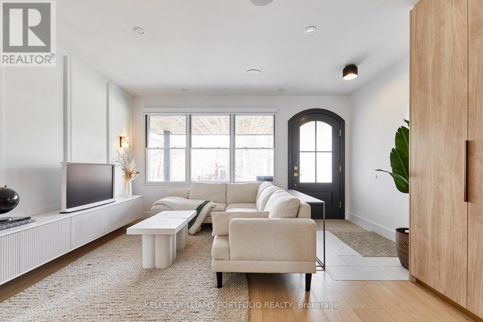 43 Mcfarland Avenue, Toronto, Ontario  M6H 3M9 - Photo 3 - W13076810