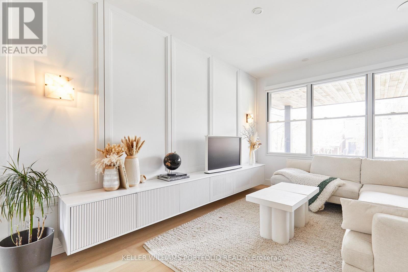 43 Mcfarland Avenue, Toronto, Ontario  M6H 3M9 - Photo 4 - W13076810