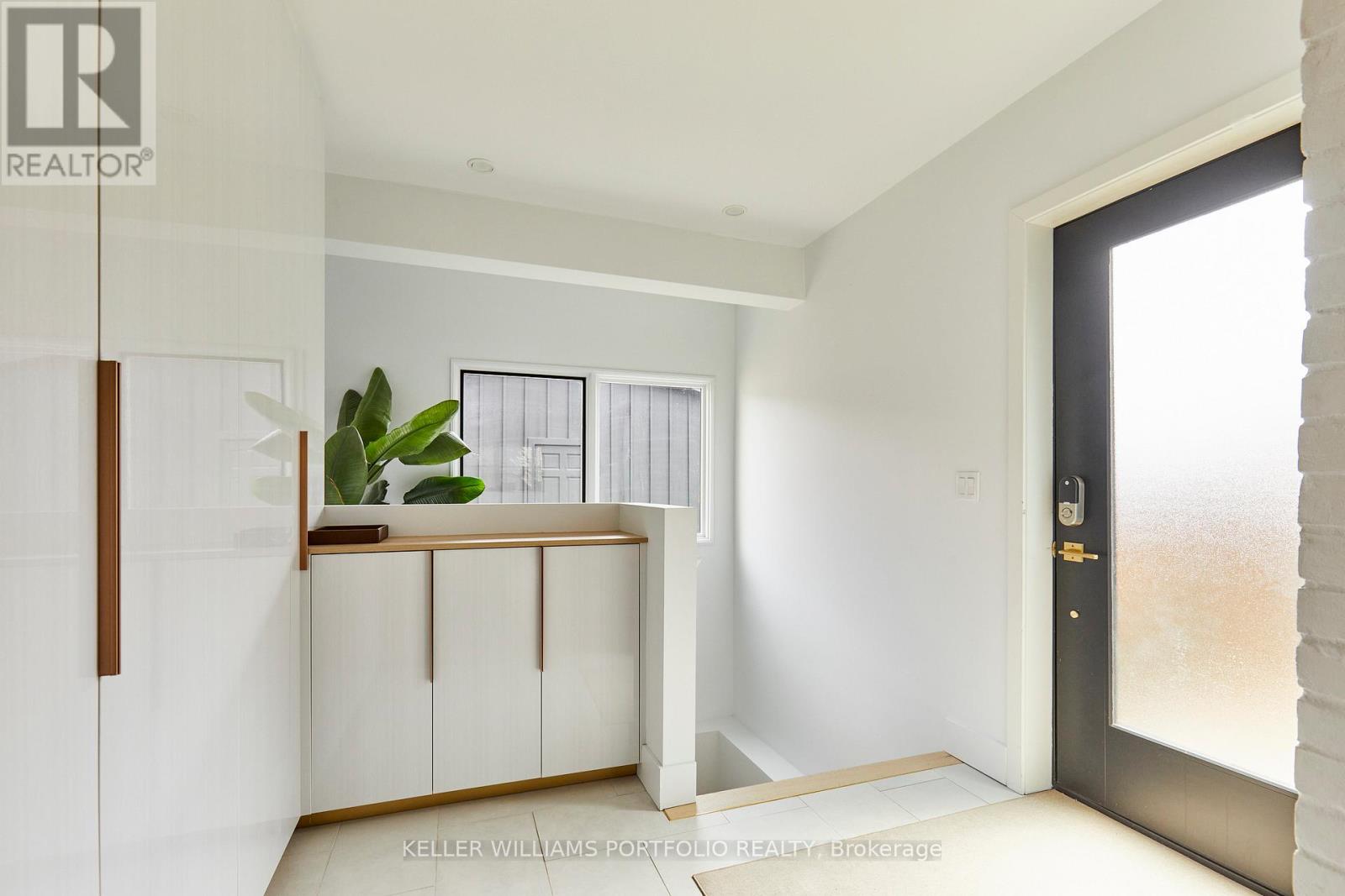 43 Mcfarland Avenue, Toronto, Ontario  M6H 3M9 - Photo 8 - W13076810