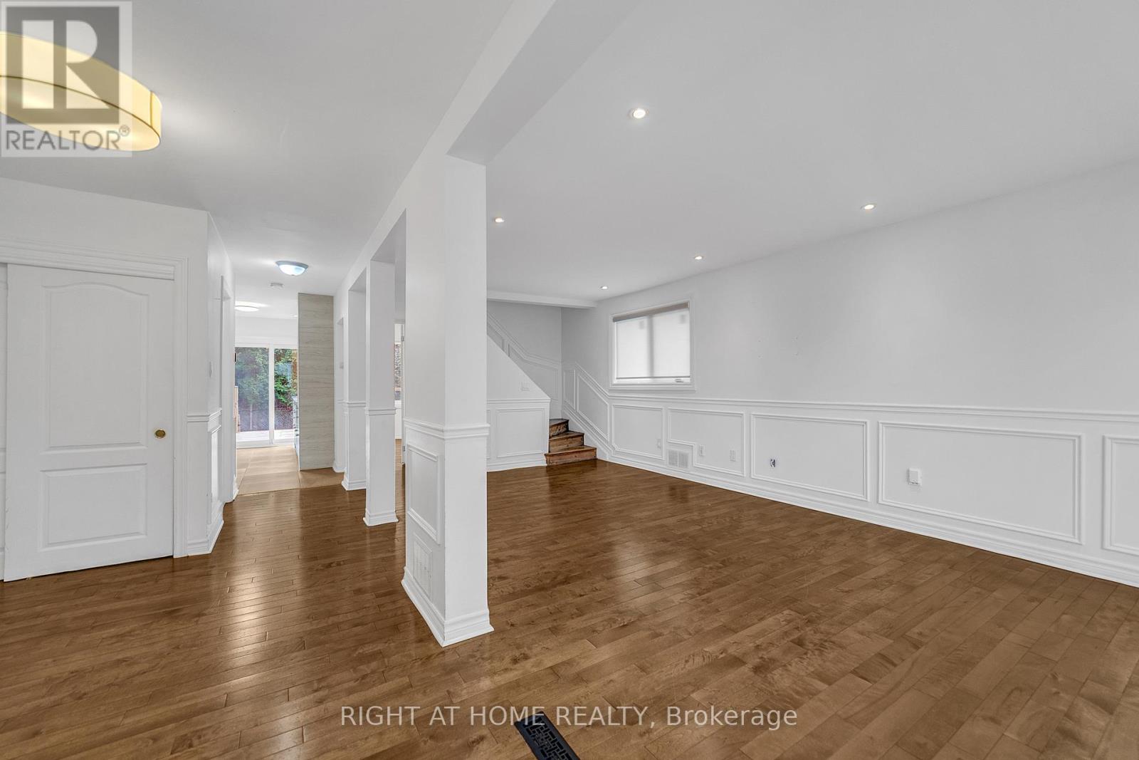 41 Monarchdale Avenue, Toronto, Ontario  M6M 2S6 - Photo 11 - W13076826