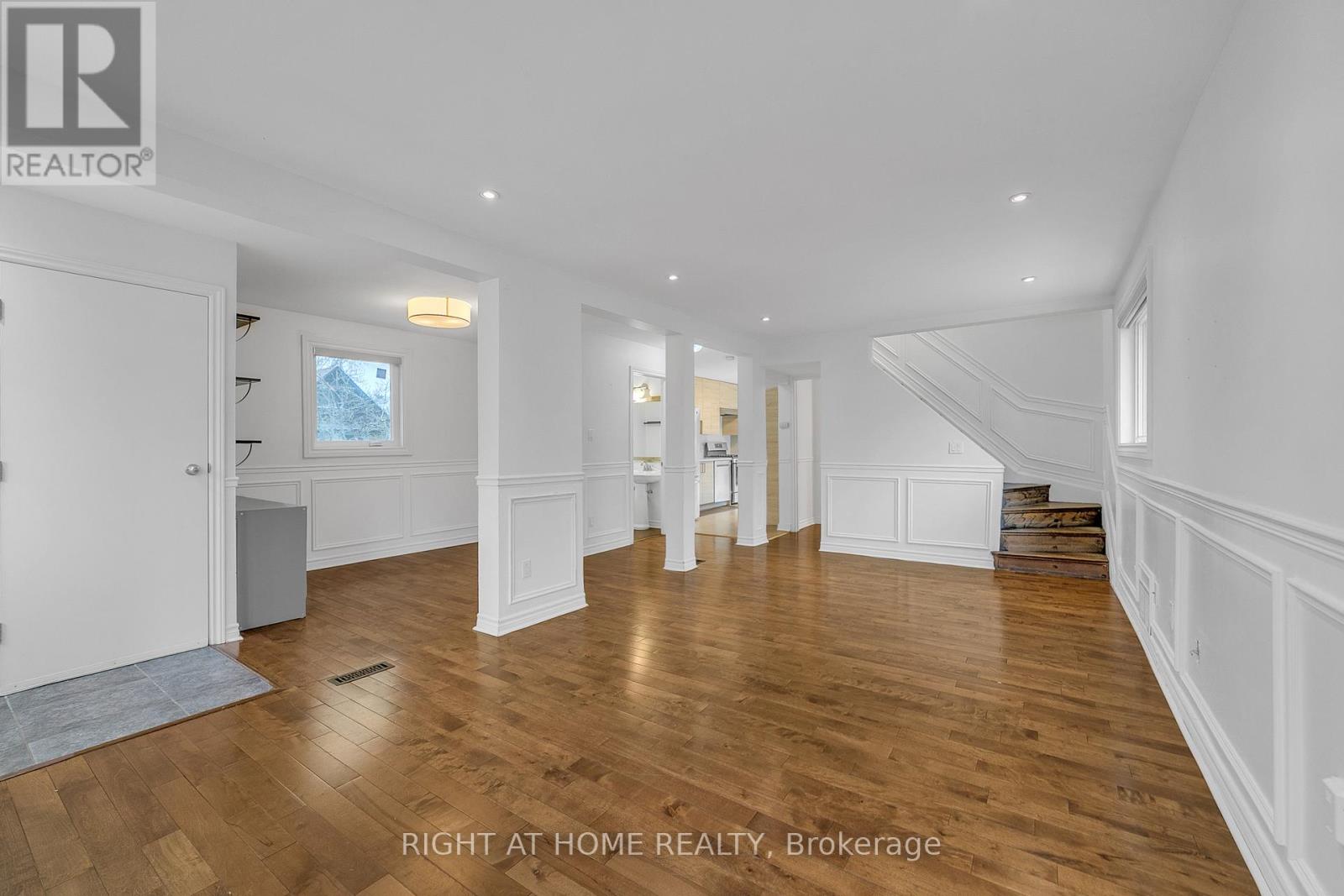 41 Monarchdale Avenue, Toronto, Ontario  M6M 2S6 - Photo 16 - W13076826