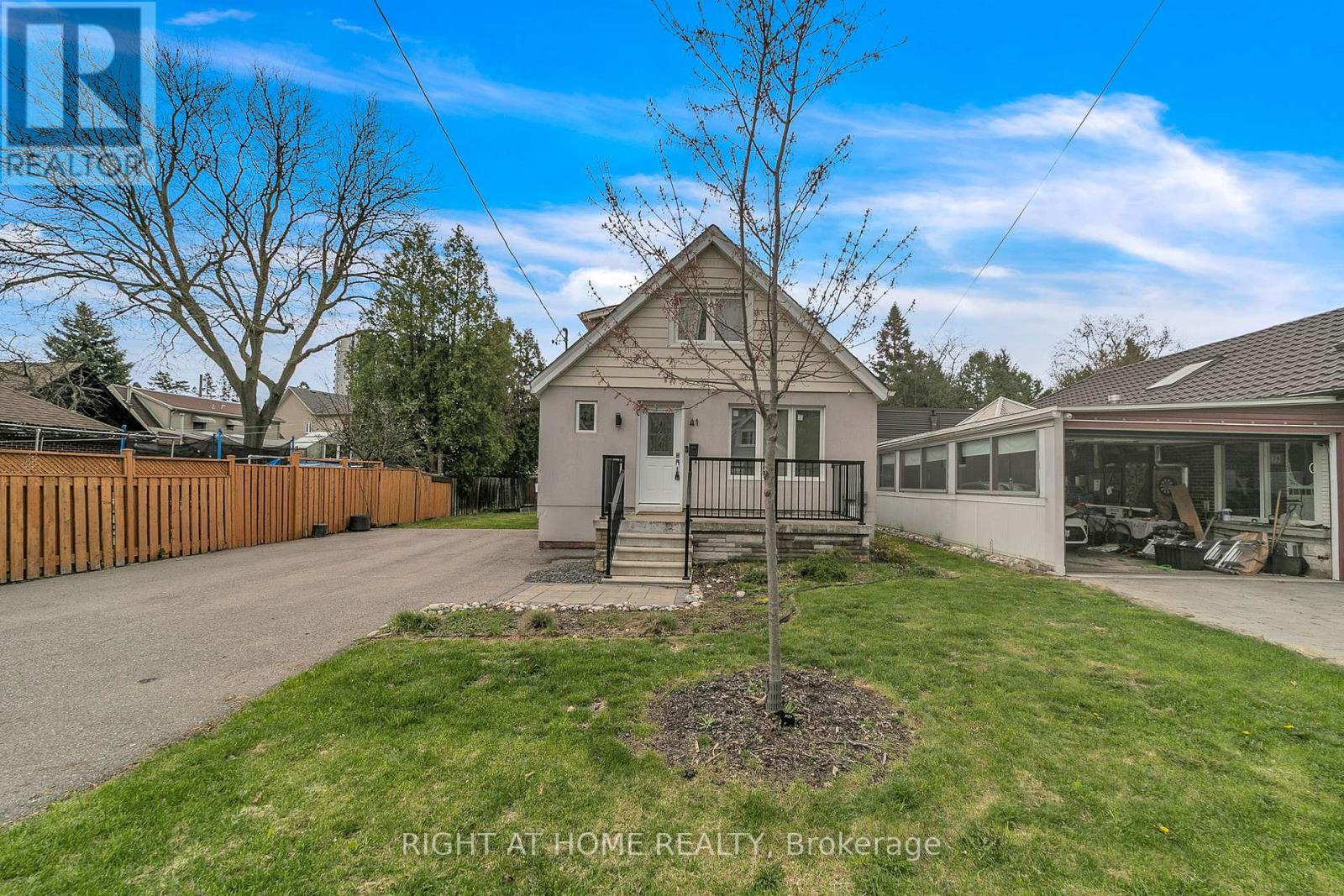 41 Monarchdale Avenue, Toronto, Ontario  M6M 2S6 - Photo 2 - W13076826