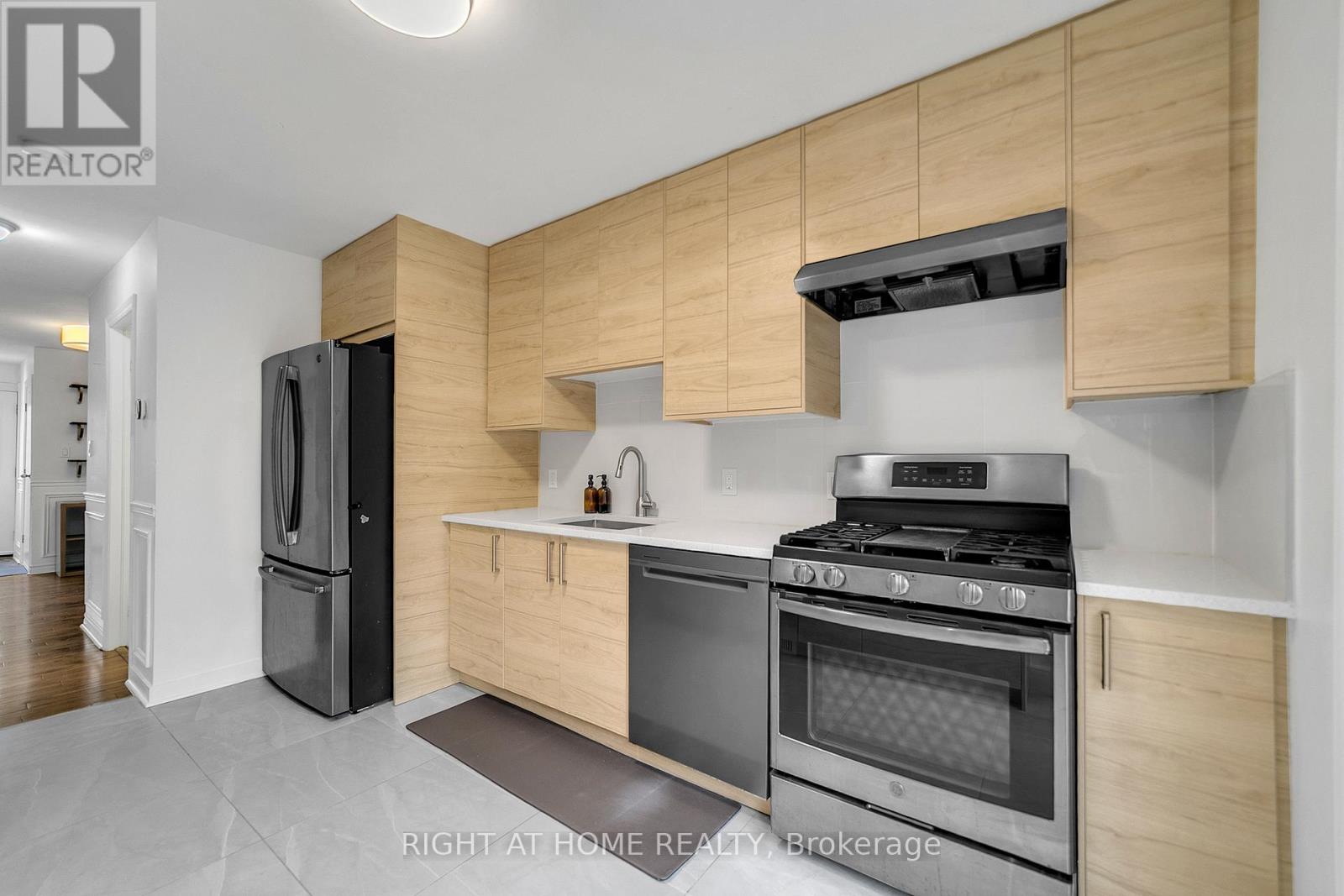 41 Monarchdale Avenue, Toronto, Ontario  M6M 2S6 - Photo 24 - W13076826