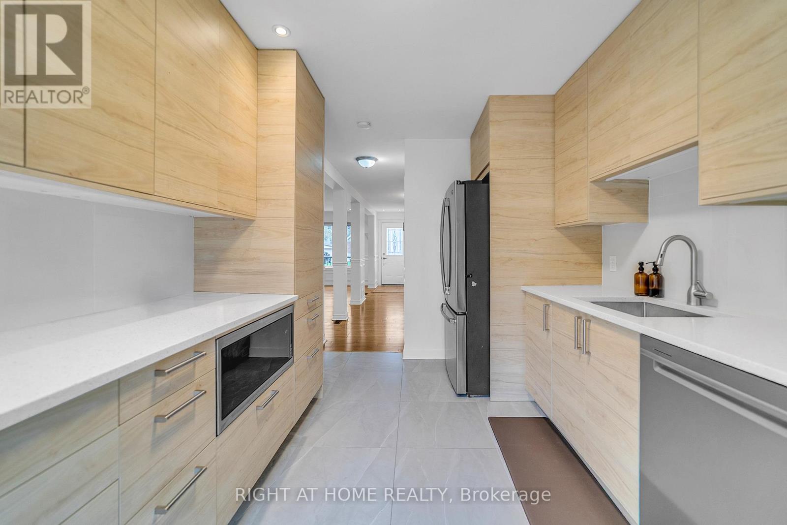 41 Monarchdale Avenue, Toronto, Ontario  M6M 2S6 - Photo 26 - W13076826