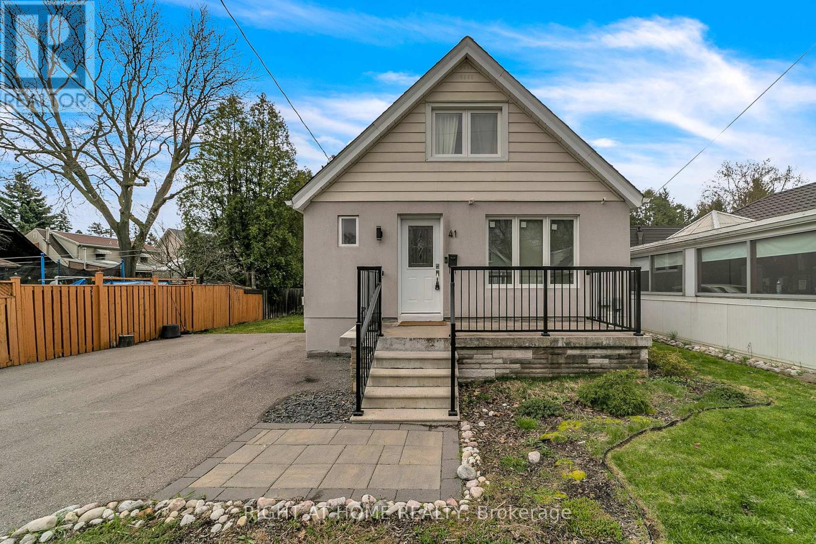 41 Monarchdale Avenue, Toronto, Ontario  M6M 2S6 - Photo 3 - W13076826