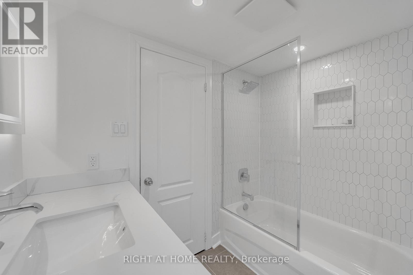 41 Monarchdale Avenue, Toronto, Ontario  M6M 2S6 - Photo 34 - W13076826