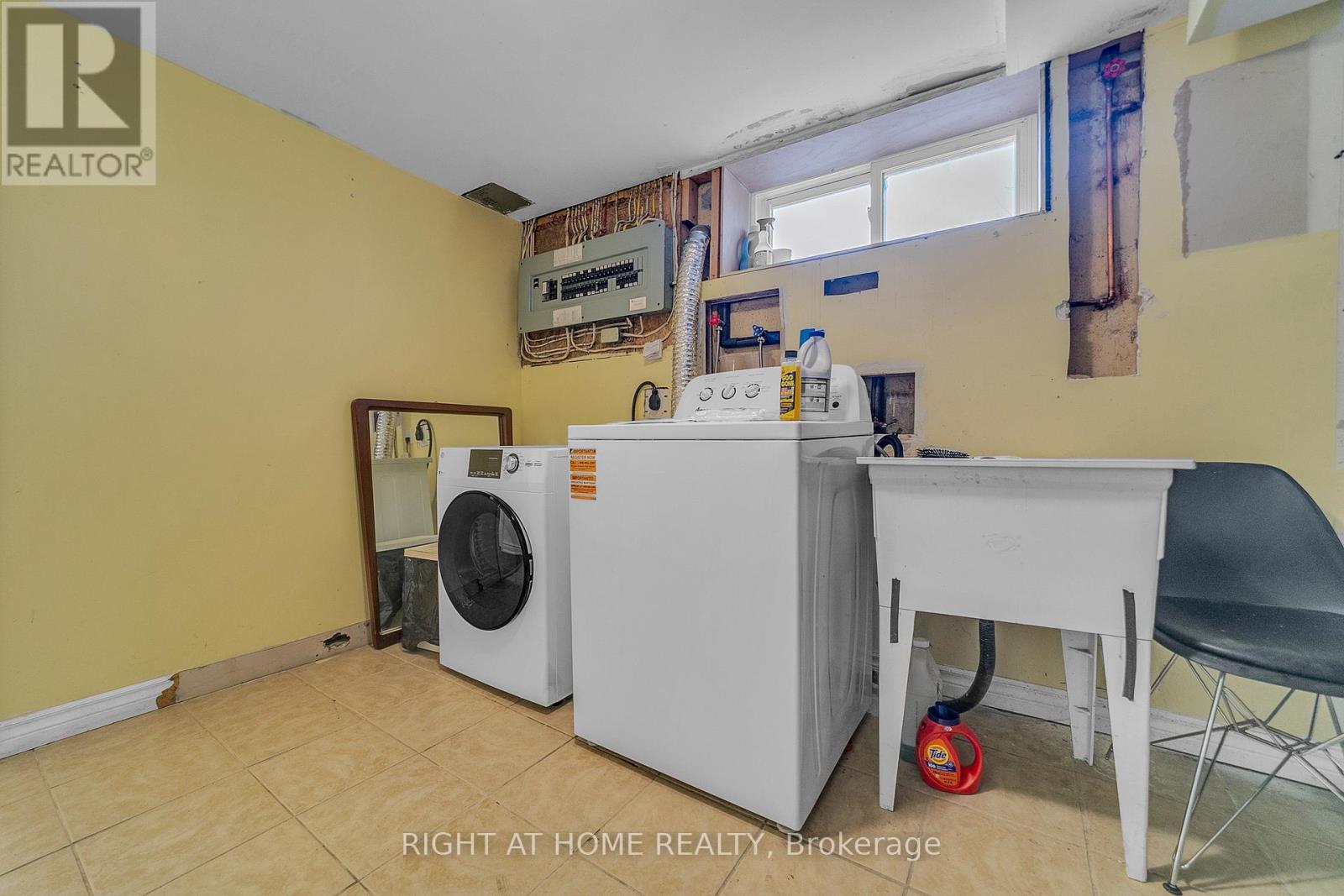 41 Monarchdale Avenue, Toronto, Ontario  M6M 2S6 - Photo 40 - W13076826