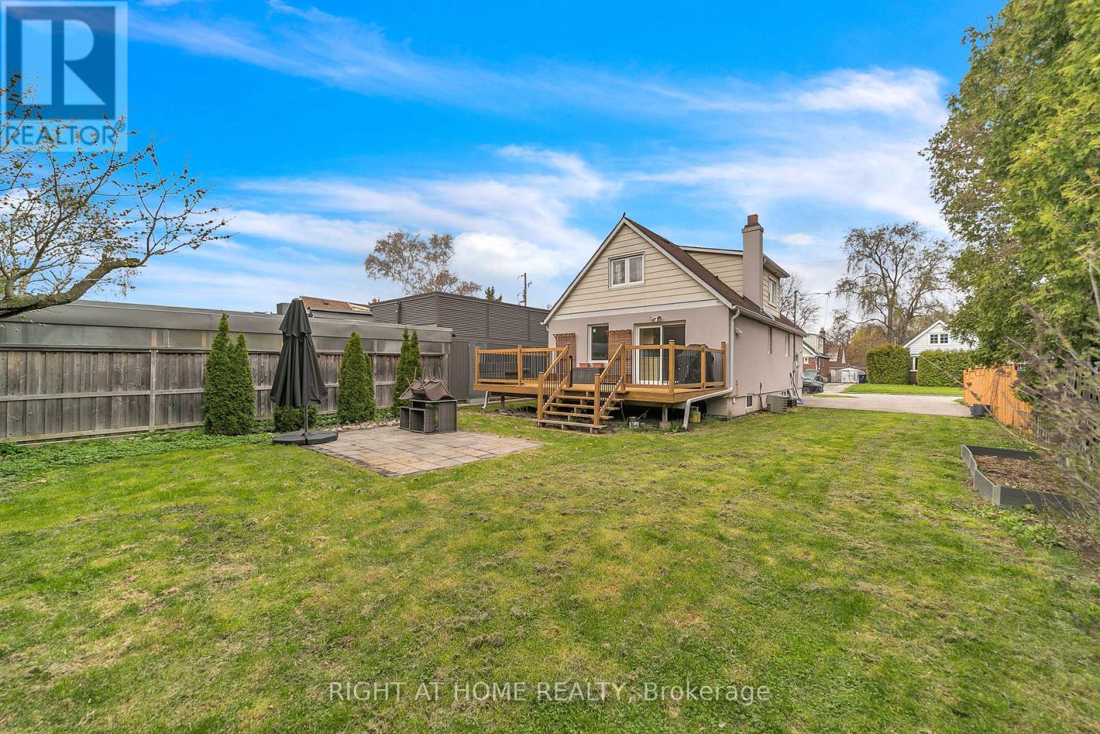 41 Monarchdale Avenue, Toronto, Ontario  M6M 2S6 - Photo 6 - W13076826