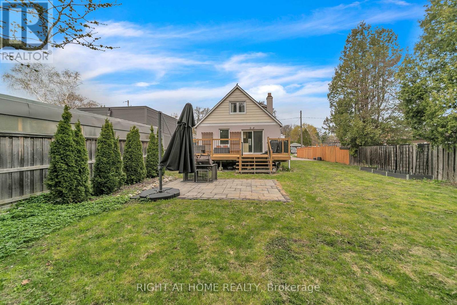 41 Monarchdale Avenue, Toronto, Ontario  M6M 2S6 - Photo 7 - W13076826