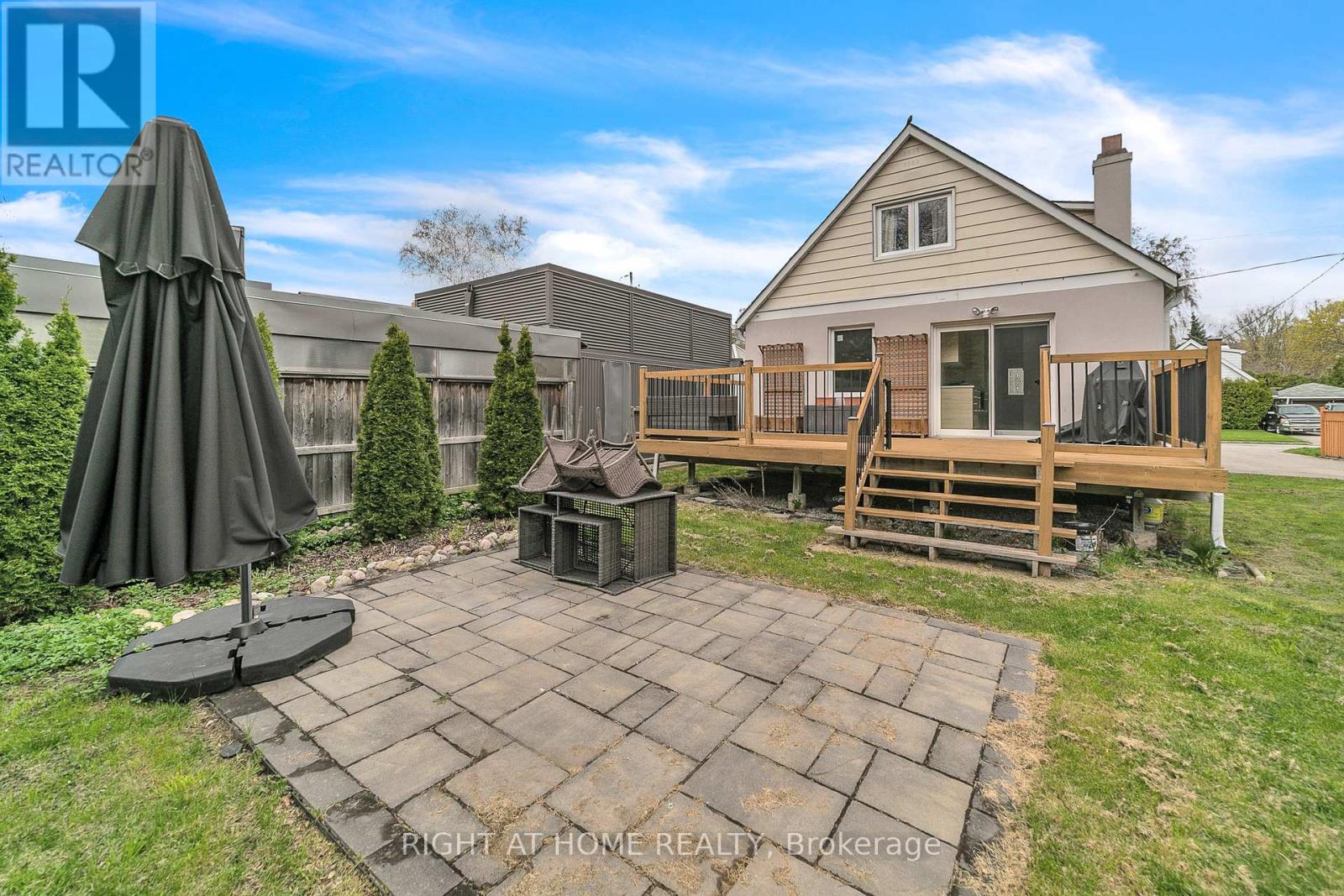 41 Monarchdale Avenue, Toronto, Ontario  M6M 2S6 - Photo 8 - W13076826