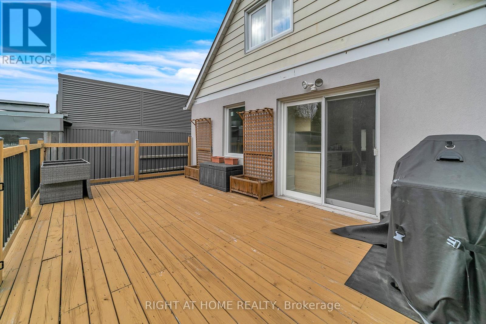 41 Monarchdale Avenue, Toronto, Ontario  M6M 2S6 - Photo 9 - W13076826