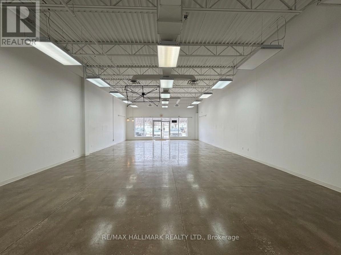 8 - 2 ALLAURA BOULEVARD E, Aurora, Ontario