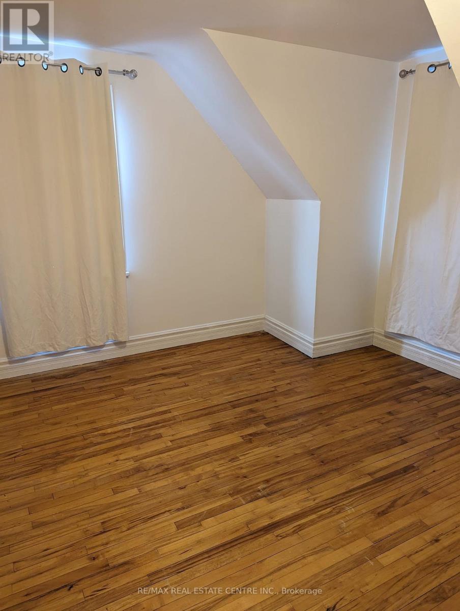 Main And Upper - 298 Wallace Avenue S, Welland, Ontario  L3B 1R9 - Photo 7 - X12812028