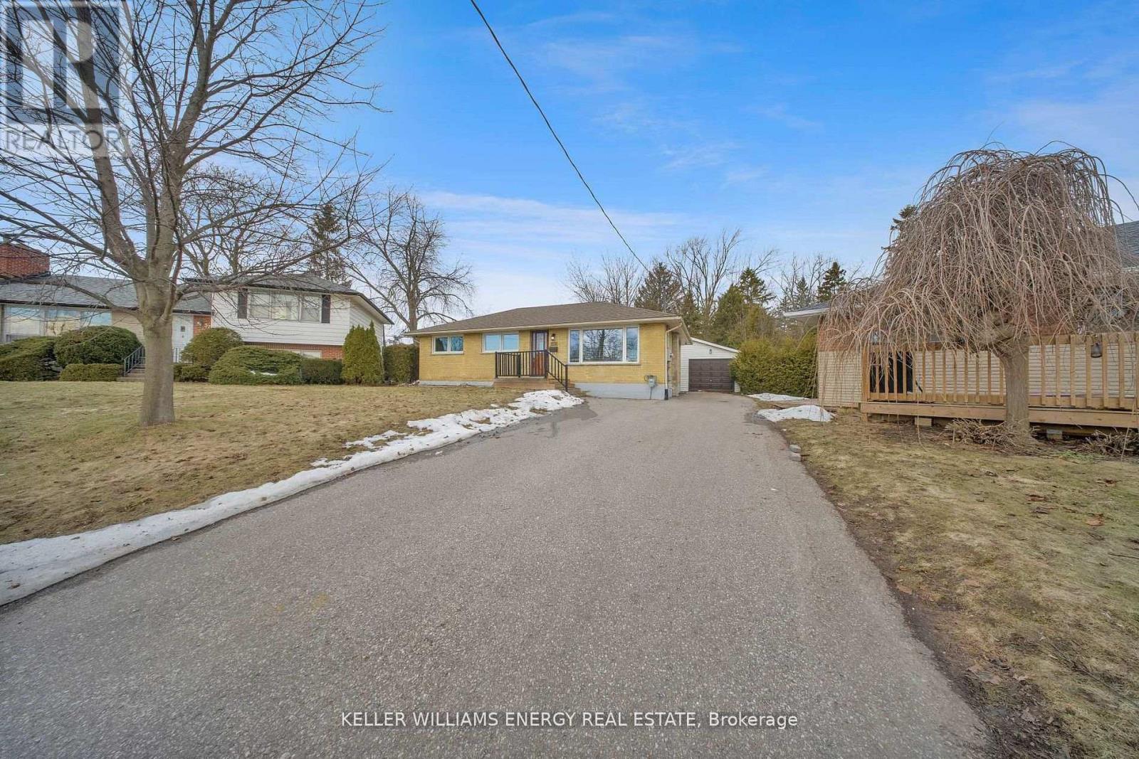 372 GARDEN COURT, Oshawa, Ontario