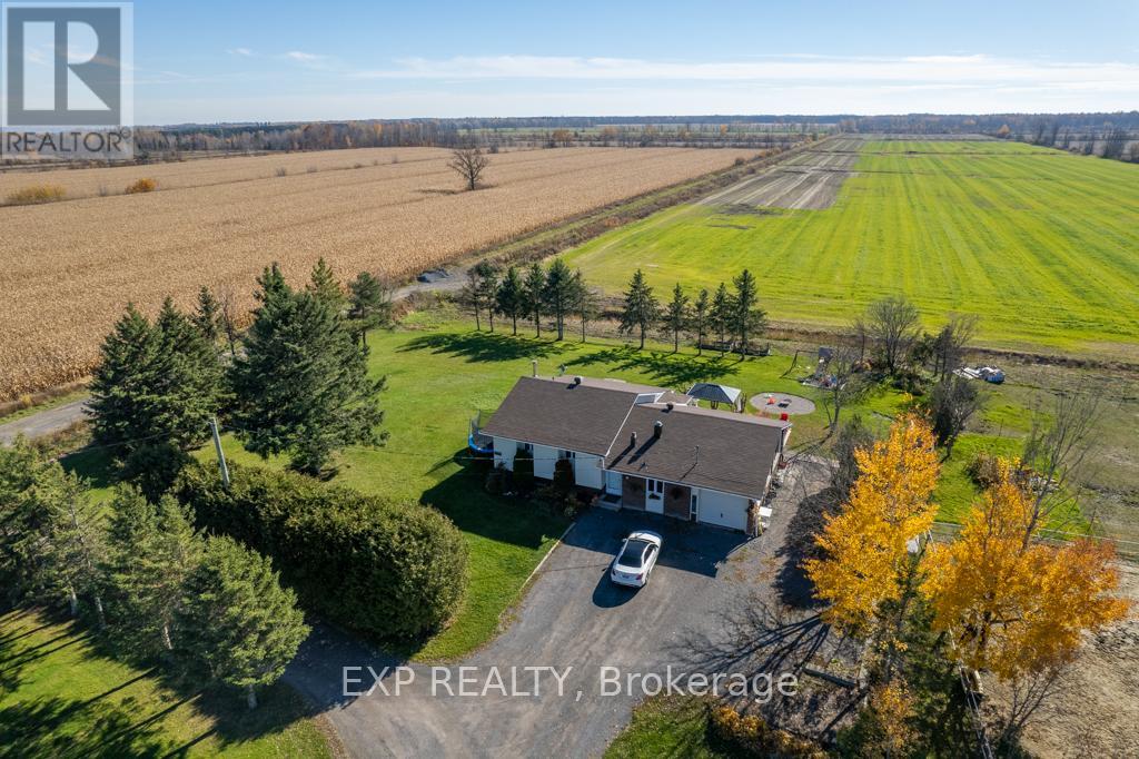 1014 Filion Road, Clarence-Rockland, Ontario  K0A 1N0 - Photo 2 - X12912504