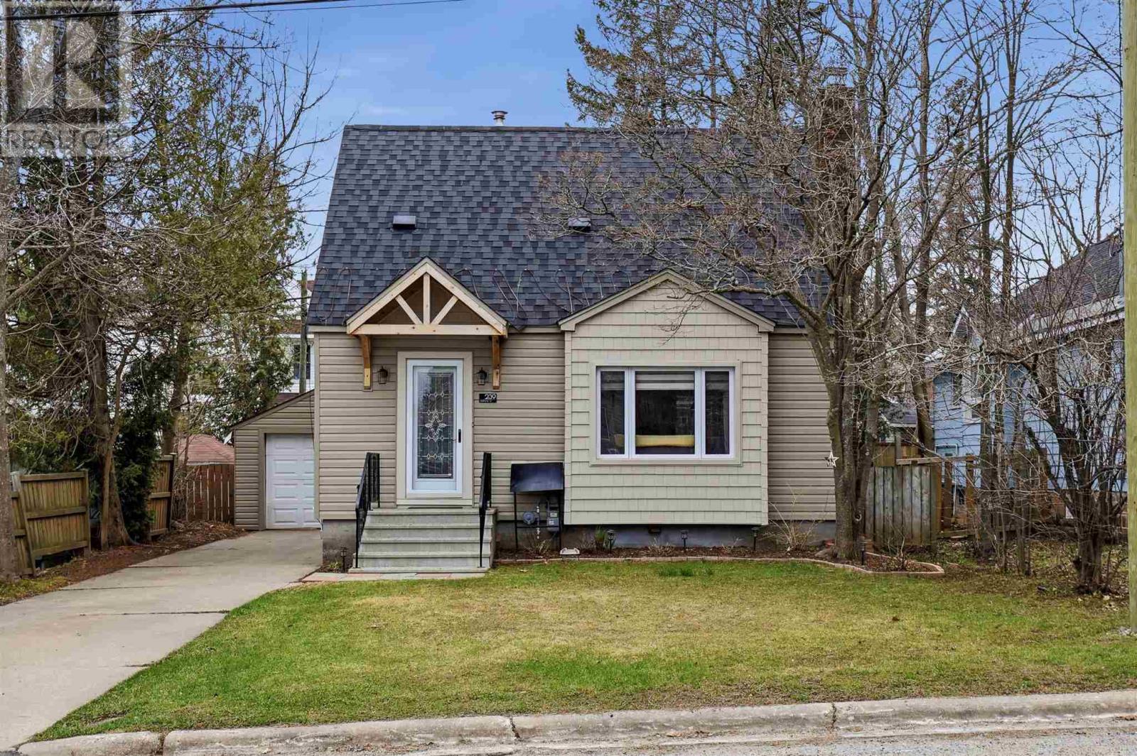 239 Simpson St, Sault Ste. Marie, Ontario  P6B 2Z6 - Photo 2 - SM260848